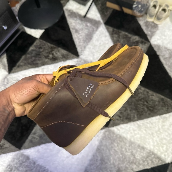 WALLABEE BOOT BEESWAX CLARKS - Picture 2 of 6